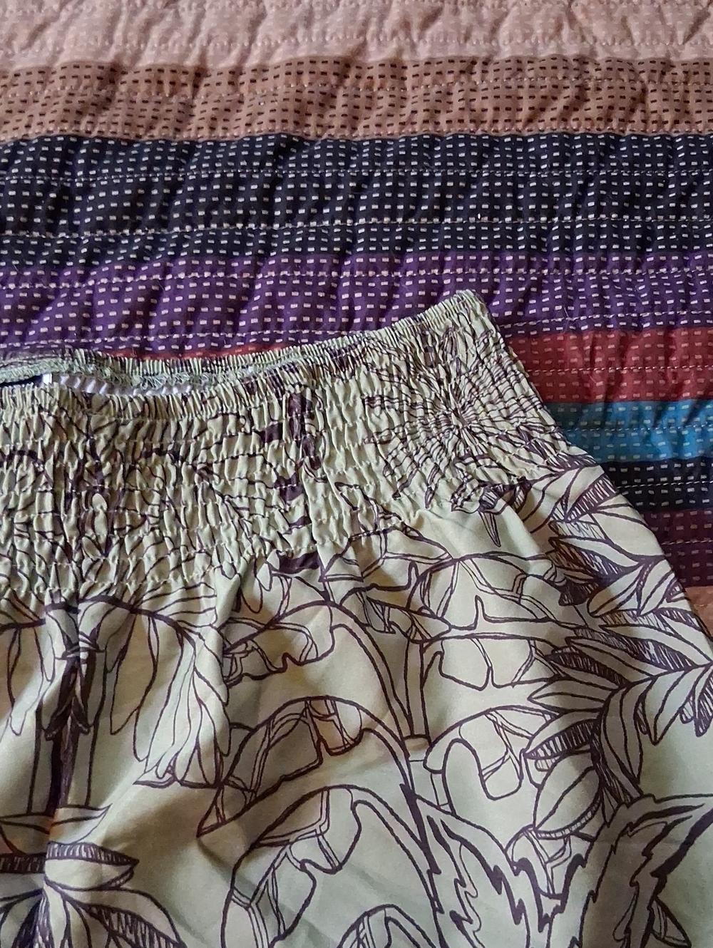 SHEIN Olive Green Tropical Print Elastic Waist Shorts with Contrast Hem - Picture 6 of 8